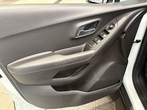 Used 2018 Chevrolet Trax LS image 6