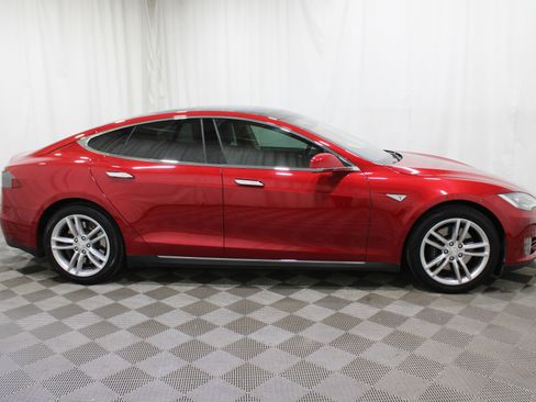 Used 2015 Tesla Model S 70 image 27