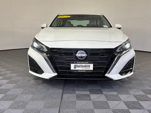 Used 2023 Nissan Altima 2.5 SV FWD image 3
