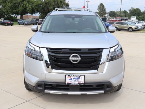 Used 2025 Nissan Pathfinder SL w/ Cargo Package AWD/4WD image 2