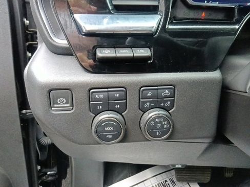 Used 2024 Chevrolet Silverado 1500 High Country w/ Technology Package image 17