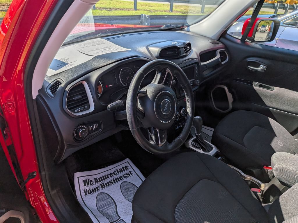 Used 2015 Jeep Renegade Latitude w/ Cold Weather Group FWD image 21