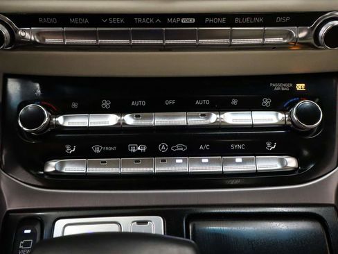 Used 2017 Genesis G90 5.0 Ultimate RWD image 11