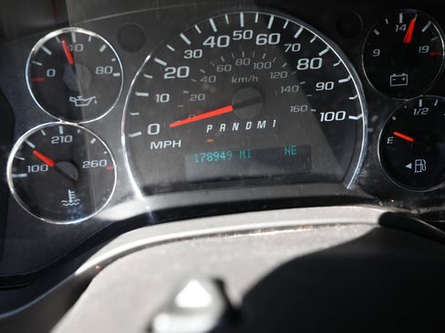 Used 2020 Chevrolet Express 2500 w/ Driver Convenience Package RWD image 25