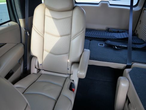 Used 2018 Cadillac Escalade Platinum AWD/4WD image 14