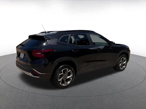 Used 2025 Chevrolet Trax LT FWD image 15