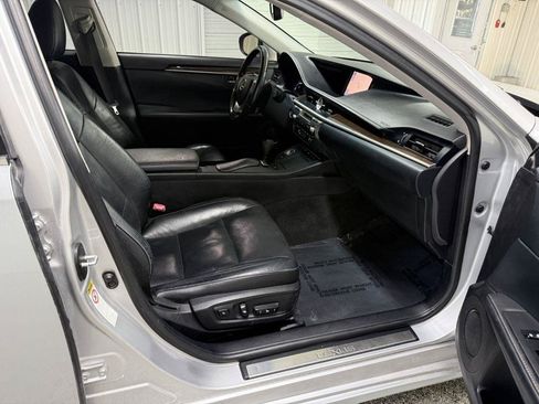 Used 2013 Lexus ES 350 w/ Luxury Pkg FWD image 29
