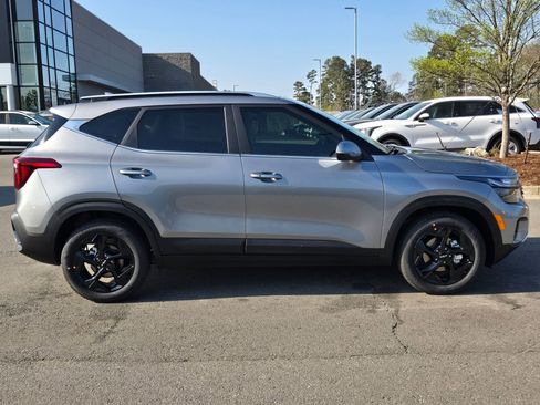 New 2026 Kia Seltos EX image 8