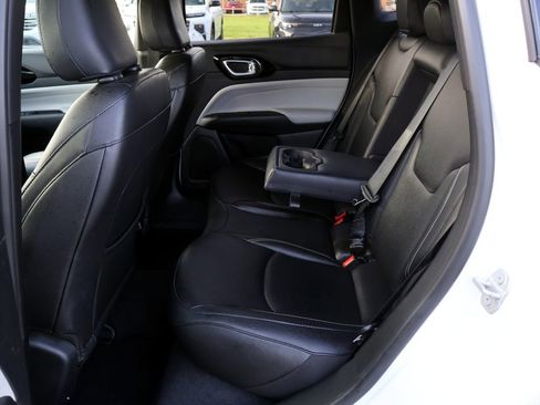 Used 2025 Jeep Compass Limited image 24