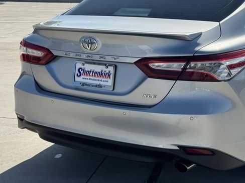Used 2018 Toyota Camry XLE image 10