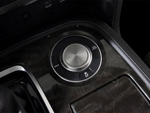 Used 2024 Nissan Armada Platinum w/ Cargo Package image 31