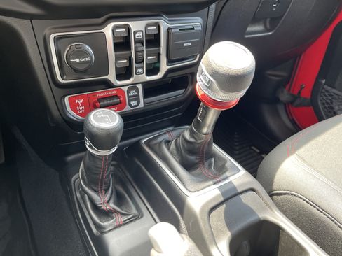 Used 2020 Jeep Gladiator Rubicon AWD/4WD image 20