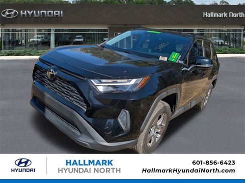 Used 2022 Toyota RAV4 XLE image 1