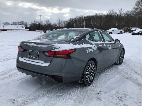 Used 2023 Nissan Altima 2.5 SV image 3