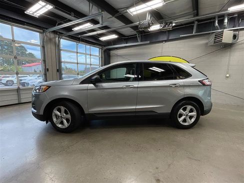 Used 2020 Ford Edge SE FWD image 2