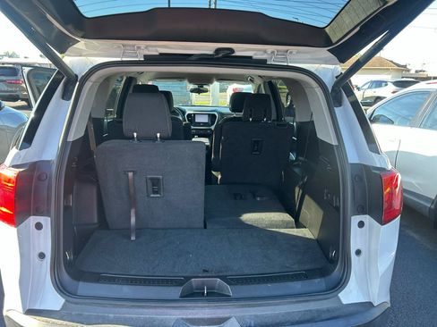 Used 2018 GMC Acadia SLE AWD/4WD image 10