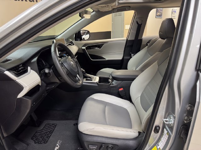 Used 2025 Toyota RAV4 XLE Premium FWD image 8
