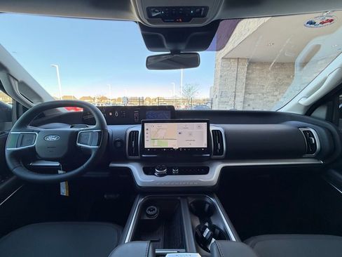 New 2025 Ford Expedition Active image 57