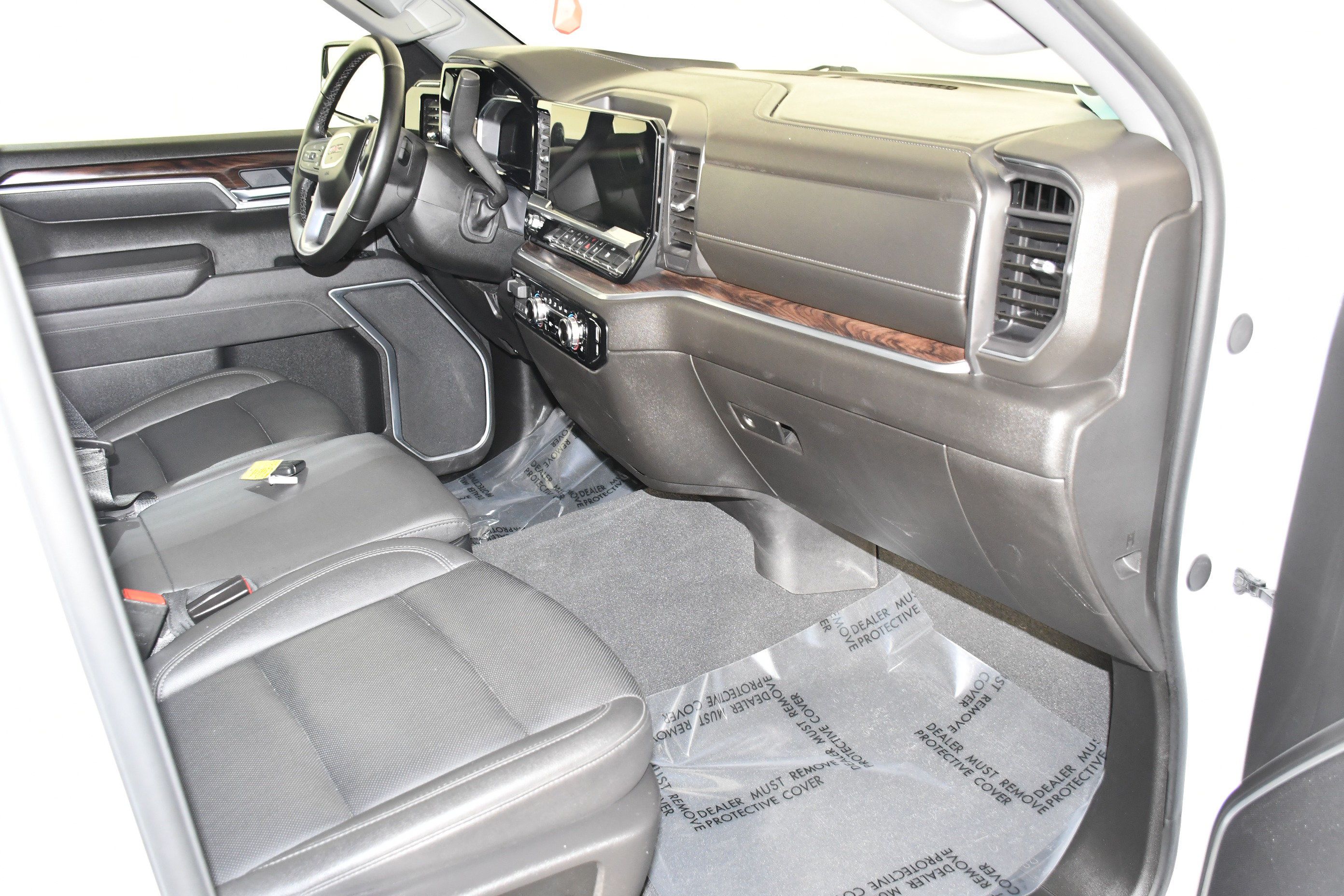 Used 2026 GMC Sierra 1500 SLT AWD/4WD image 32