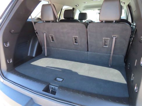 Used 2020 Chevrolet Traverse LT FWD image 14
