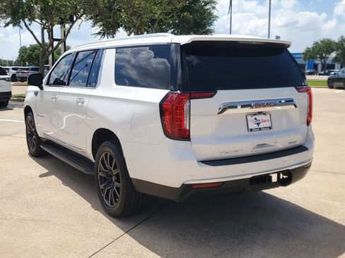 Used 2021 GMC Yukon XL SLT w/ SLT Premium Package AWD/4WD image 4