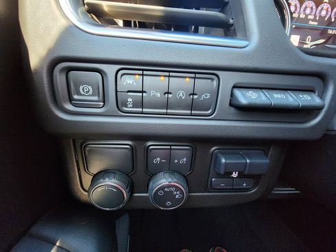 Used 2021 Chevrolet Tahoe High Country w/ Premium Package RWD image 31