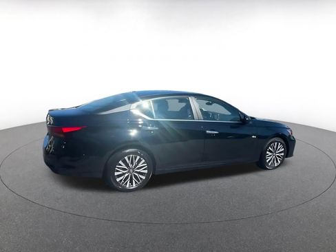 Used 2025 Nissan Altima 2.5 SV image 12