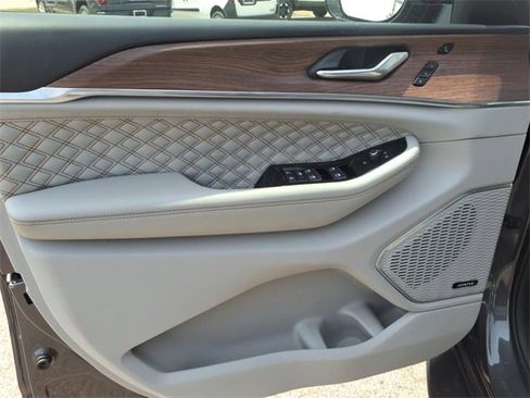 Used 2022 Jeep Grand Cherokee L Summit w/ Advanced Protech Group IV image 9