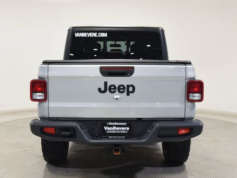 Used 2022 Jeep Gladiator Sport AWD/4WD image 9