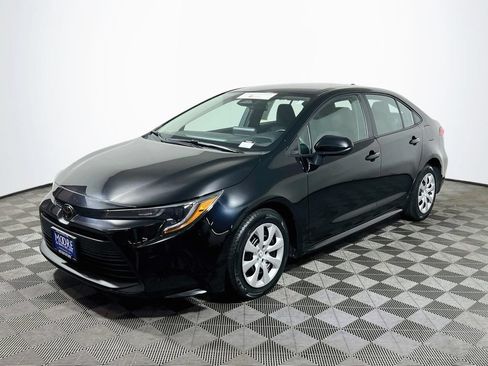 Certified 2025 Toyota Corolla LE FWD image 3