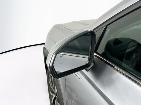 Used 2023 Volkswagen Taos SE w/ Panoramic Sunroof Package FWD image 16