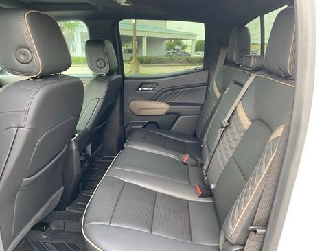 Used 2024 GMC Canyon Denali image 23
