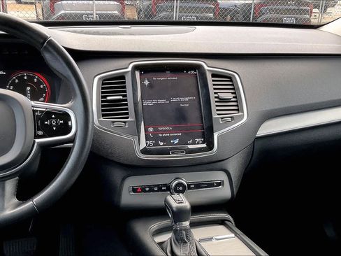 Used 2021 Volvo XC90 T5 Momentum image 15
