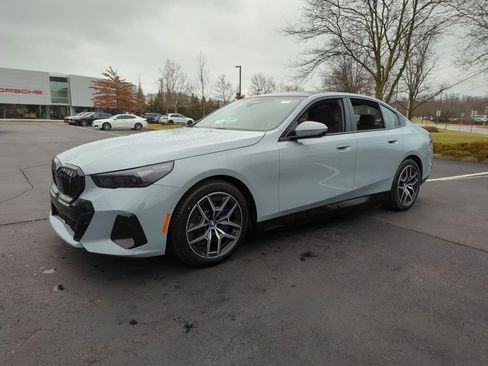 New 2024 BMW i5 eDrive40i w/ M Sport Package image 3