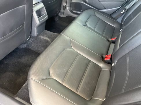 Used 2017 Volkswagen Passat 1.8T R-Line w/ R-Line Lighting Package FWD image 30