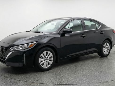 Used 2025 Nissan Sentra S image 3