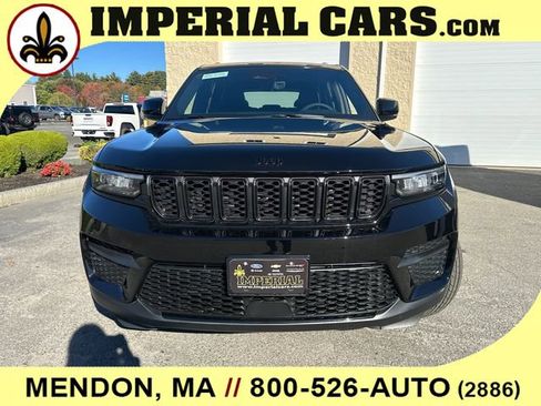 New 2025 Jeep Grand Cherokee Altitude image 4