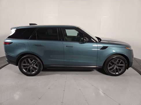Used 2025 Land Rover Range Rover Sport SE image 6