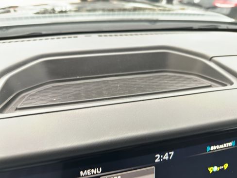 Used 2025 Nissan Frontier SV image 14