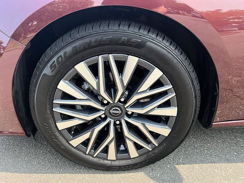 Certified 2025 Nissan Altima 2.5 SV FWD image 10