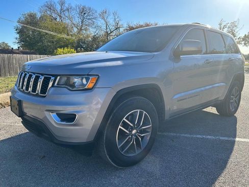Used 2017 Jeep Grand Cherokee Laredo w/ Quick Order Package 2BE image 2