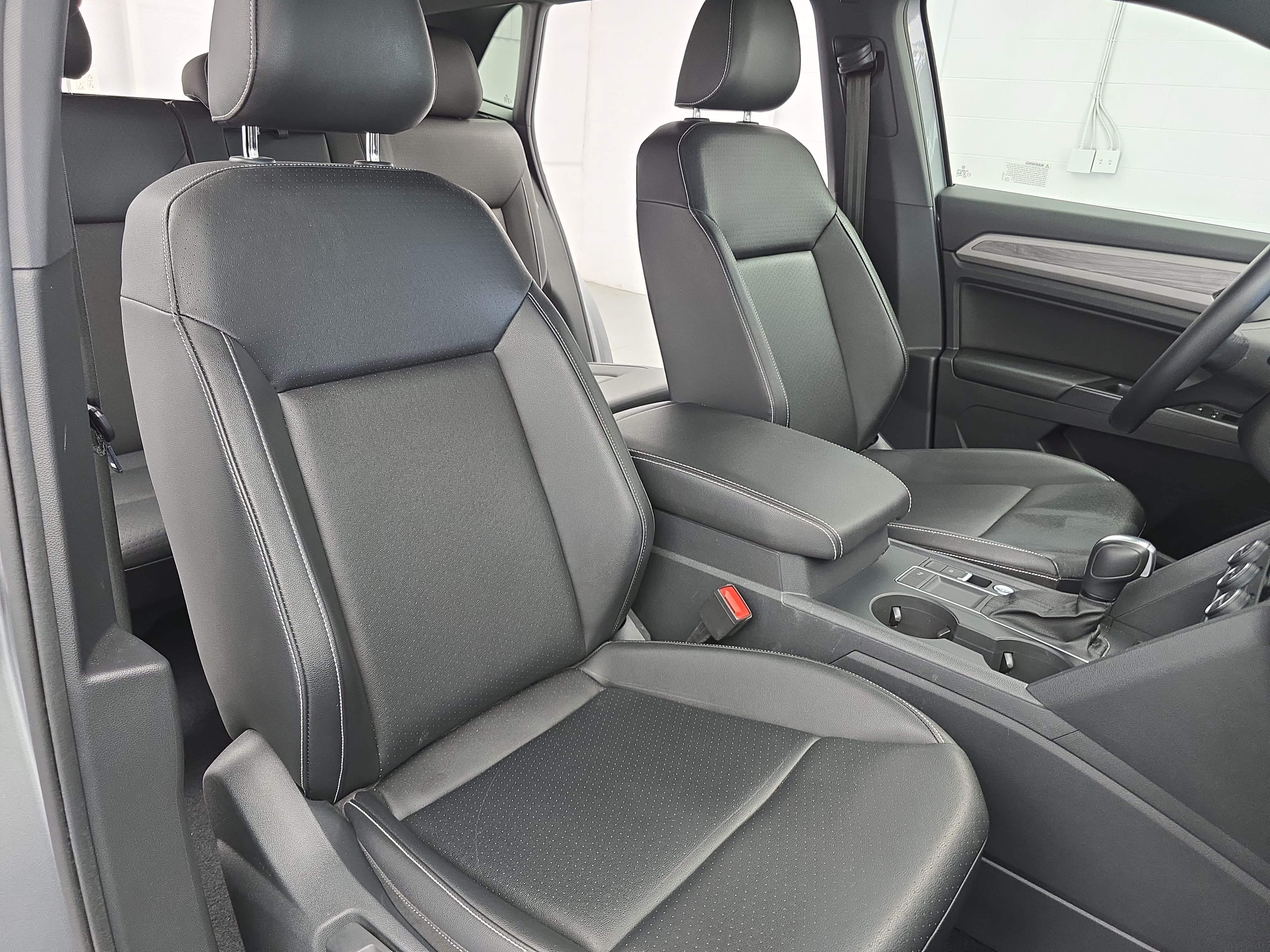 Used 2020 Volkswagen Atlas Cross Sport SE w/ Panoramic Sunroof Package FWD image 10