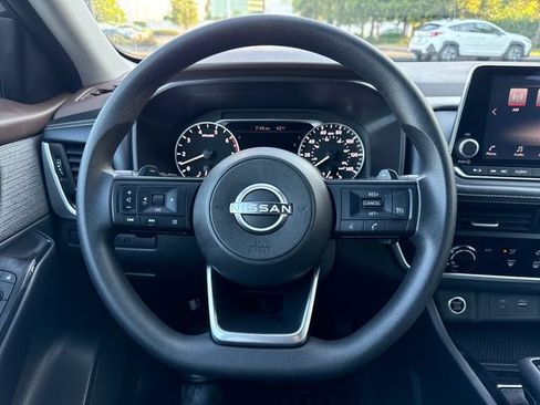 Used 2023 Nissan Rogue S AWD/4WD image 19