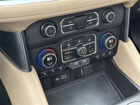 Used 2021 Chevrolet Suburban Premier image 34