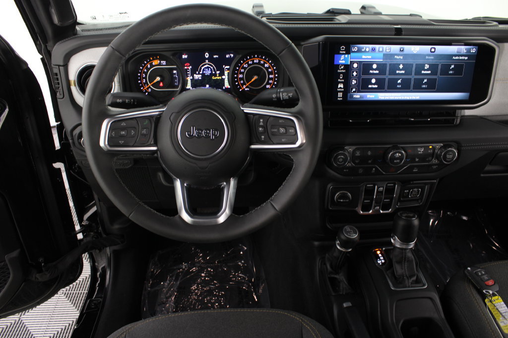 Used 2026 Jeep Wrangler Unlimited Sahara AWD/4WD image 17