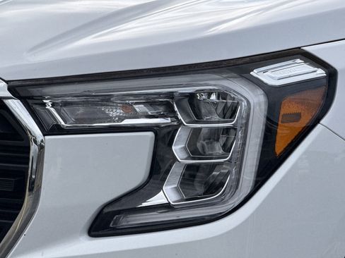 Used 2023 GMC Terrain SLE w/ Driver Convenience Package FWD image 6
