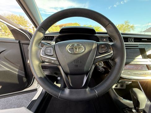 Used 2014 Toyota Avalon XLE Premium image 18