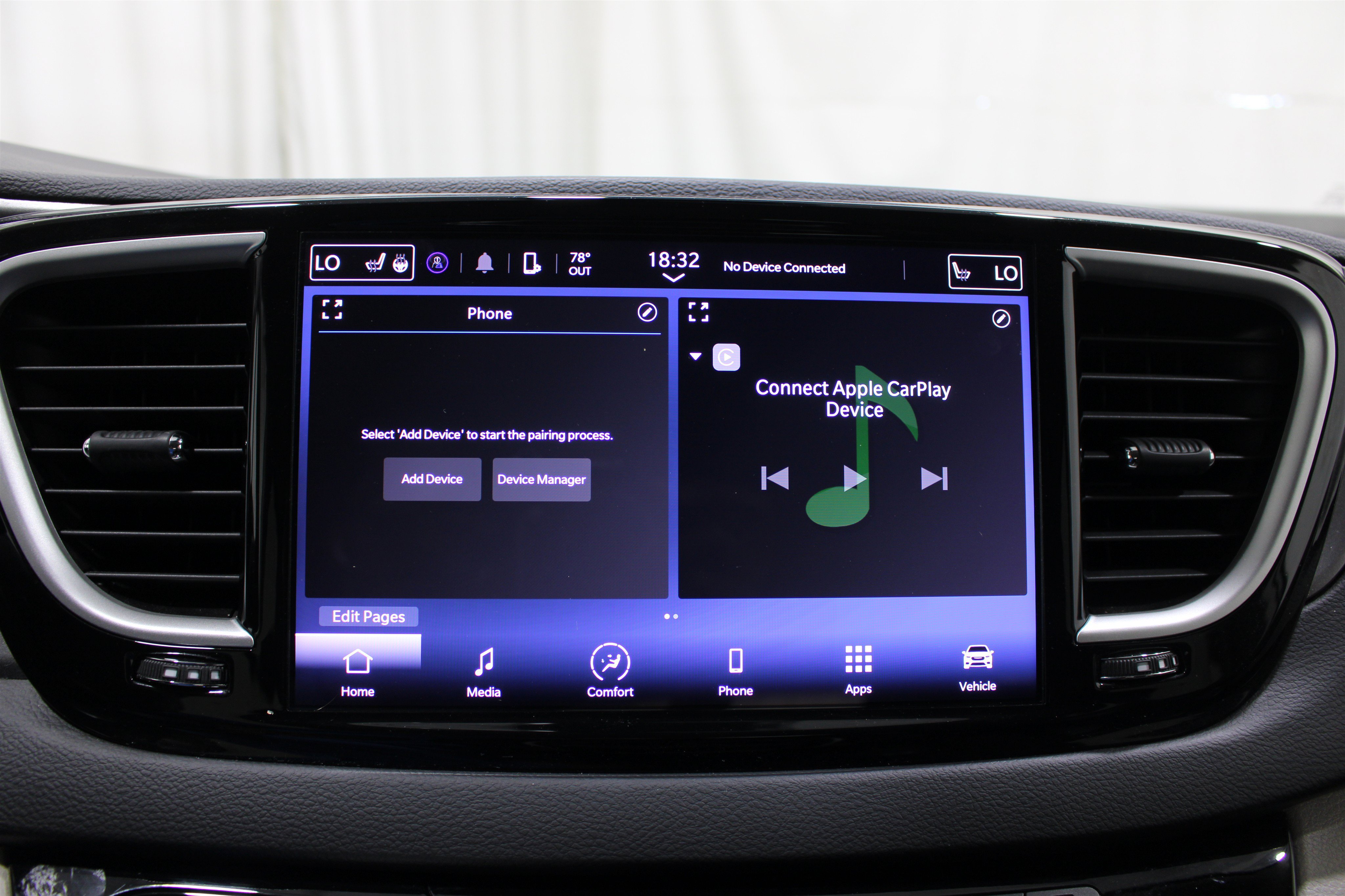 Used 2023 Chrysler Pacifica Touring-L FWD image 15