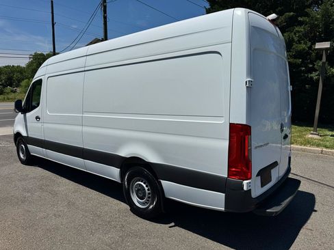 Used 2022 Mercedes-Benz Sprinter 2500 image 8