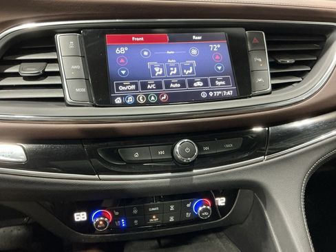 Used 2021 Buick Enclave Avenir w/ Avenir Technology Package image 11